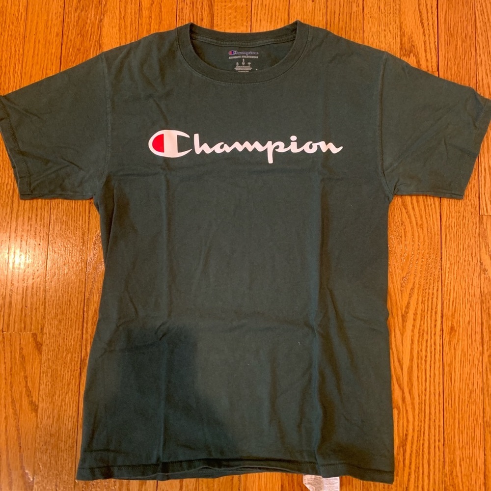 mens small champion logo tshirt